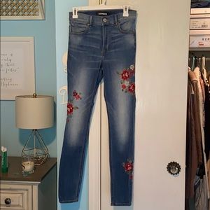 High waisted jeans with floral stitching on sides